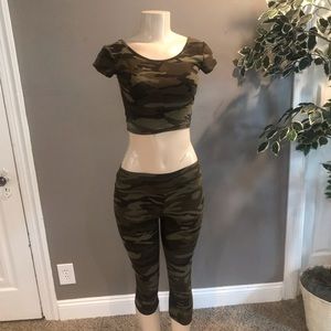 Women 2pc camo Capri set
